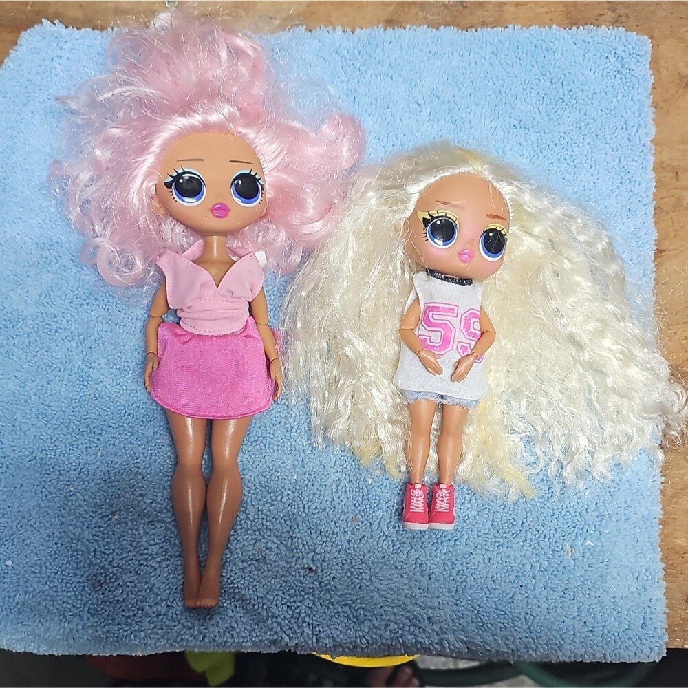 2 OMG Fashion Dolls Lot Pink & Blonde Curly Hair Blue Eyes.